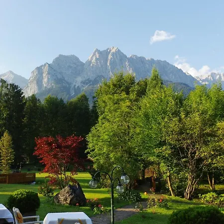 ホテル Alpenhof